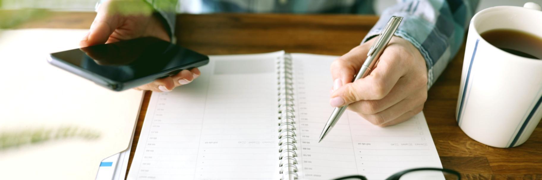 Participantes del seminario trabajando en optimización de contenido